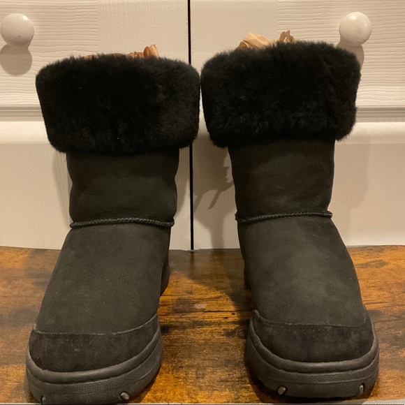 Black Ultimate Bind Short Ugg Boots - Picture 7 of 7